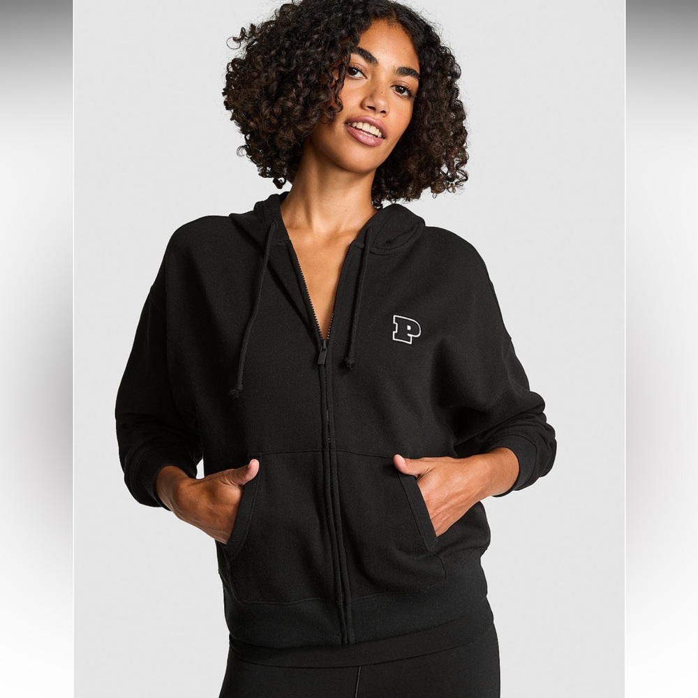 Victoria Secret
Ivy fleece campus full zip hoodie 
Size XXL
